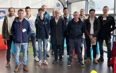 Nos-anciens-etudiants-accompagnes-de-quelques-professeurs-400x250