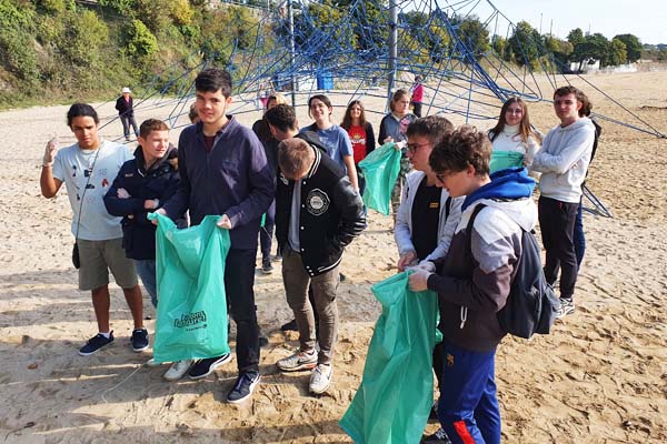 Nettoyons la nature avec les lycéens de La Croix Rouge La Salle