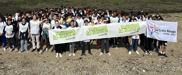 Les collégiens 4ème nettoient la nature à Plougastel-Daoulas